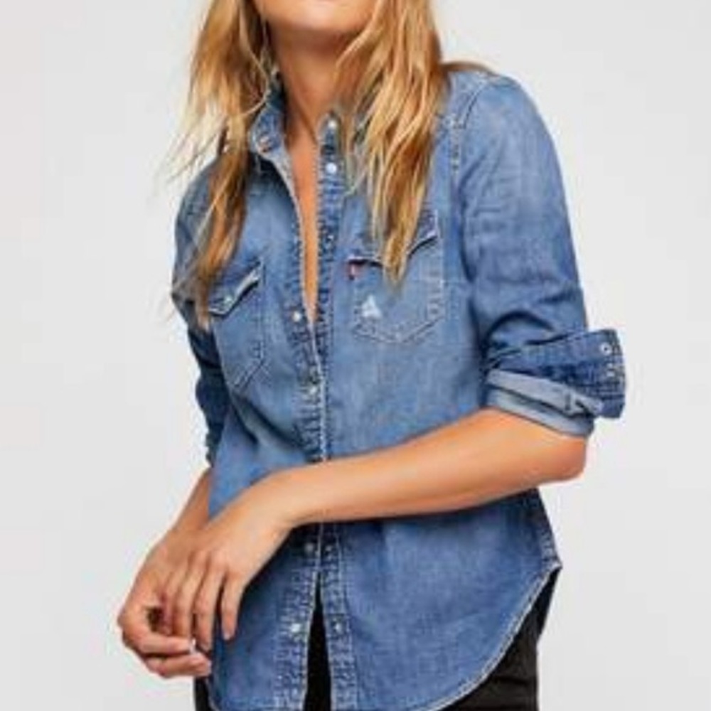 Levi’s Women’s Denim Pearl Snap Long Sleeve Button Down Shirt